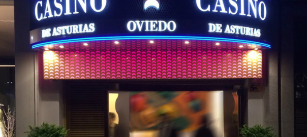 Rótulo luminoso en Casino de Oviedo