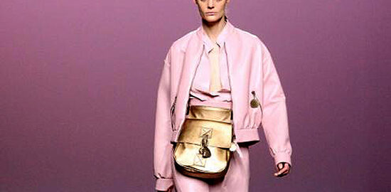 letras-corpóreas-para-desfiles-de-moda