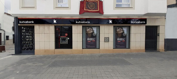 implantación-de-imagen-corporativa-oficina-bancaria